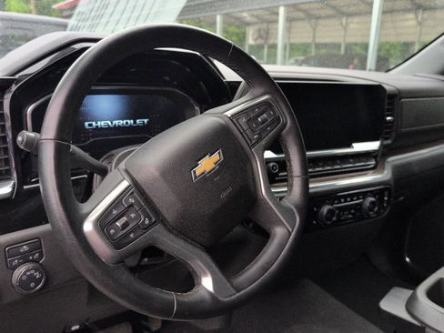 Used 2023 Chevrolet Silverado 1500 LT AWD/4WD image 8