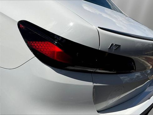 Used 2023 BMW i7 xDrive60 AWD/4WD image 22