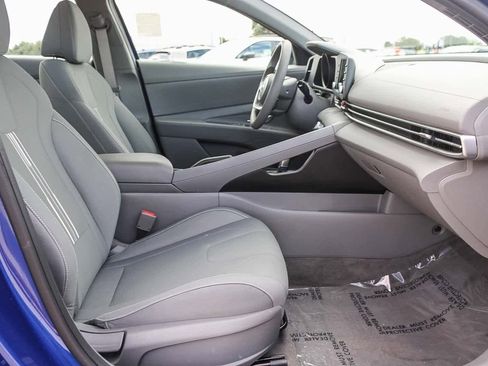 Used 2023 Hyundai Elantra SEL image 16
