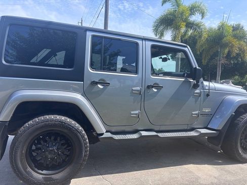 Used 2014 Jeep Wrangler Unlimited Sahara w/ Connectivity Group AWD/4WD image 7