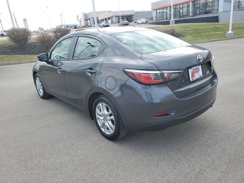 Used 2017 Toyota Yaris iA image 3