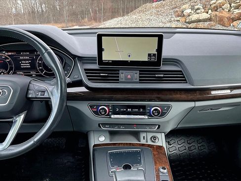 Used 2020 Audi Q5 e Premium Plus w/ Premium Plus Package image 29