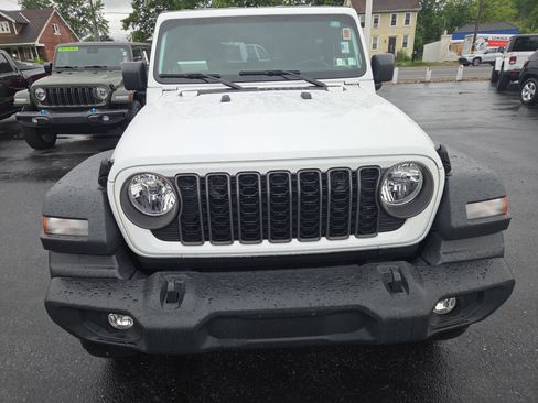 Used 2024 Jeep Wrangler Sport AWD/4WD image 9