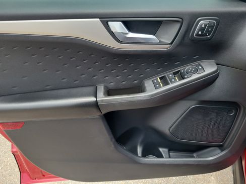 Used 2020 Ford Escape SEL FWD image 18