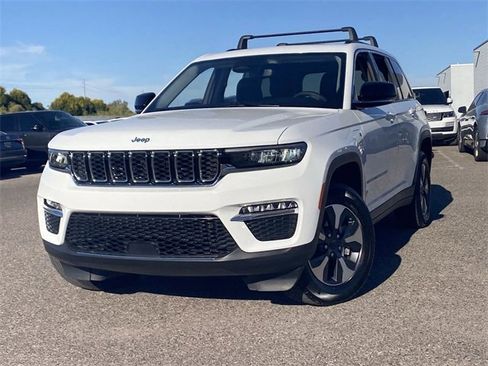 Used 2023 Jeep Grand Cherokee 4WD 4xe image 3