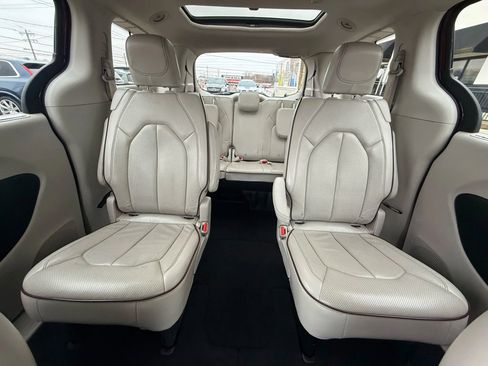Used 2020 Chrysler Pacifica Limited image 56
