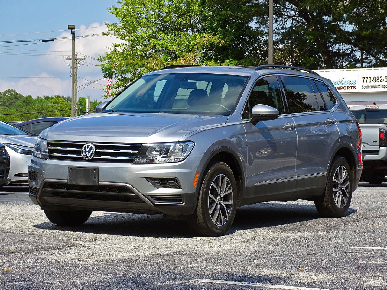 Used 2020 Volkswagen Tiguan SE w/ Panoramic Sunroof Package FWD image 6