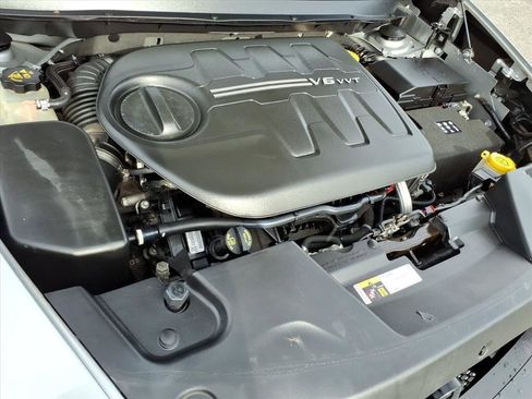 Used 2017 Jeep Cherokee Trailhawk w/ Cold Weather Group image 35