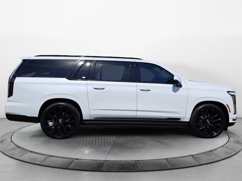 Used 2026 Cadillac Escalade ESV Platinum Sport w/ LPO, ONYX Package AWD/4WD image 8