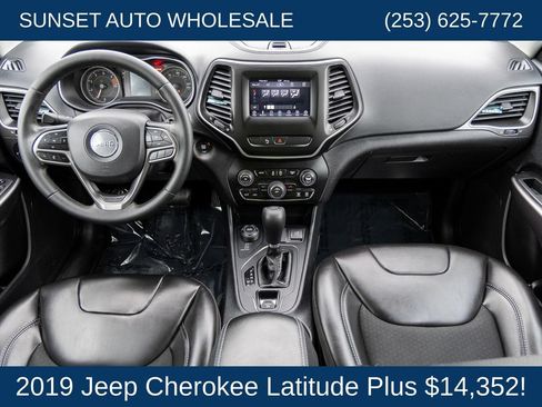 Used 2019 Jeep Cherokee Latitude Plus AWD/4WD image 44