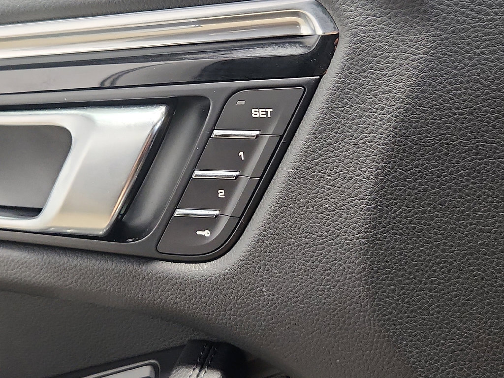 Certified 2026 Porsche Macan AWD/4WD image 24