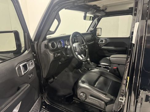 Used 2020 Jeep Wrangler Unlimited Sahara w/ Dual Top Group AWD/4WD image 16