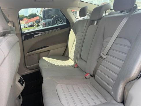 Used 2019 Ford Fusion SE FWD image 24