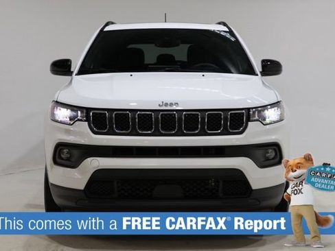 Used 2023 Jeep Compass Latitude w/ Sun and Sound Group AWD/4WD image 2