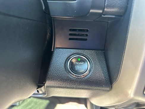 Used 2017 Ford F150 Lariat w/ Equipment Group 502A Luxury AWD/4WD image 10