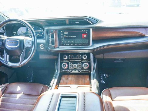 Used 2023 GMC Yukon XL Denali Ultimate image 12