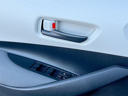 Used 2022 Toyota Corolla LE image 17