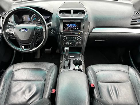 Used 2016 Ford Explorer XLT w/ Equipment Group 202A AWD/4WD image 24