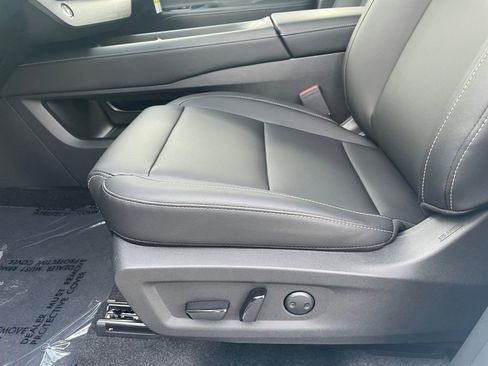 Certified 2025 Nissan Murano SV image 14