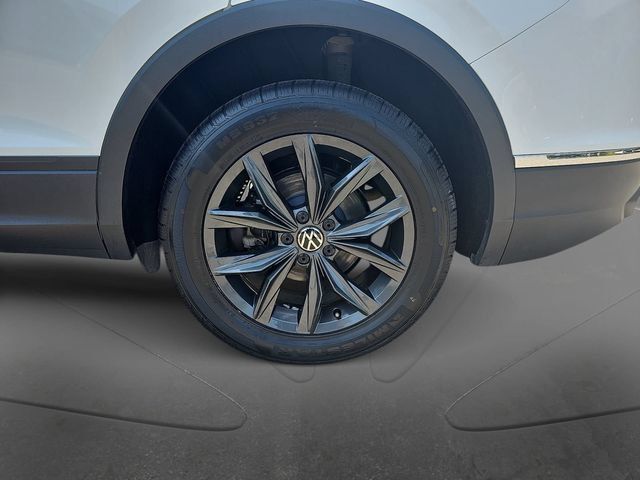 Used 2024 Volkswagen Tiguan SE FWD image 27