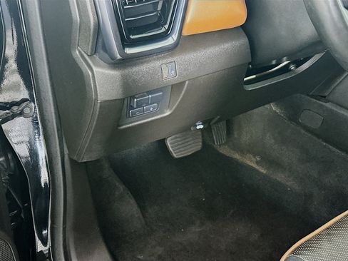 Used 2024 GMC Canyon AT4 w/ AT4 Premium Package AWD/4WD image 17