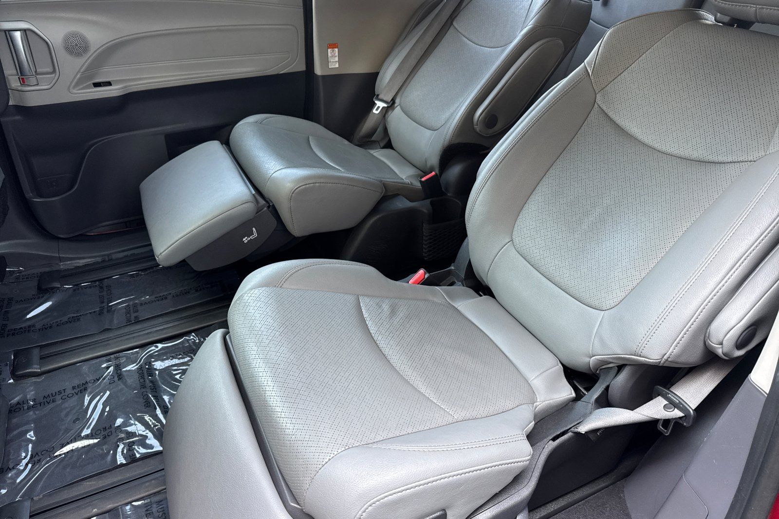 Used 2024 Toyota Sienna Limited FWD image 16