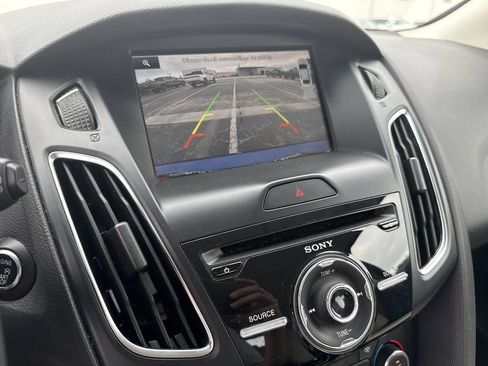Used 2015 Ford Focus Titanium FWD image 21
