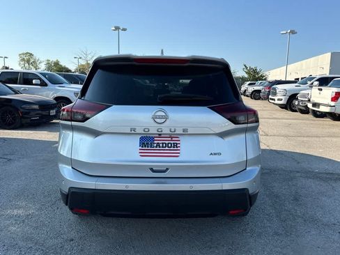 Used 2025 Nissan Rogue SV AWD/4WD image 4