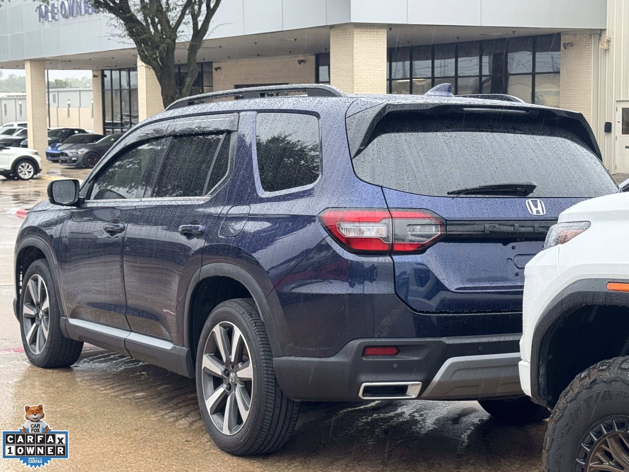 Used 2023 Honda Pilot Touring image 4