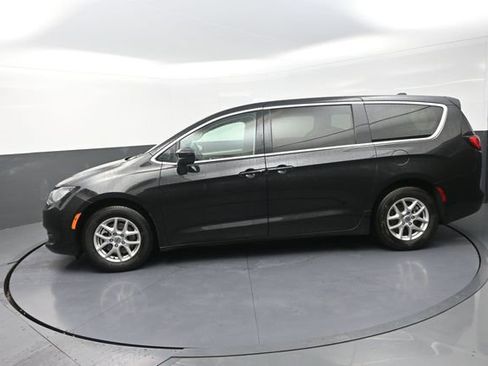 Used 2023 Chrysler Voyager LX FWD image 82
