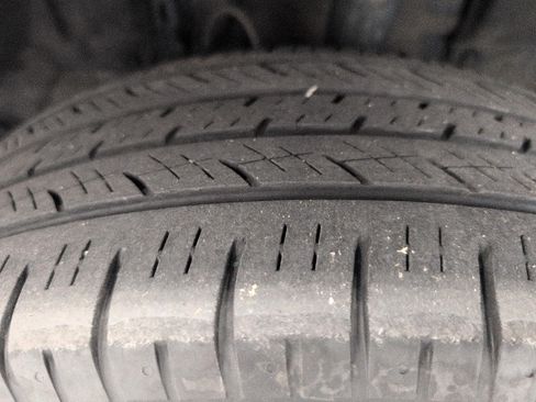 Used 2025 Toyota RAV4 LE AWD/4WD image 4