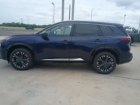 New 2026 Nissan Rogue Platinum w/ Platinum Premium Package AWD/4WD image 4