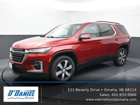 Used 2022 Chevrolet Traverse LT w/ LT Premium Package AWD/4WD image 1