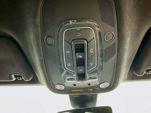 Used 2022 Bentley Bentayga AWD/4WD image 70