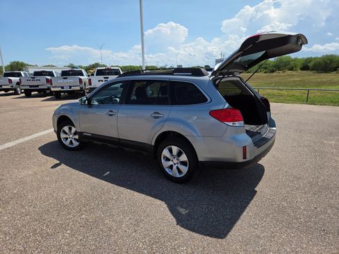 Used 2010 Subaru Outback 2.5i Limited AWD/4WD image 26