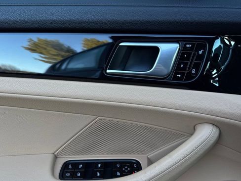Used 2018 Porsche Panamera 4 image 11