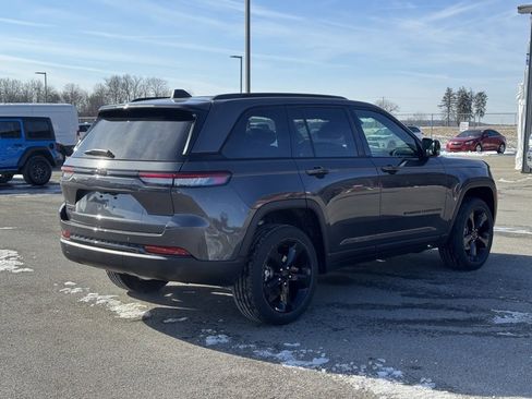 New 2025 Jeep Grand Cherokee Altitude image 3