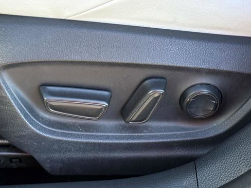 Used 2020 Toyota Corolla XSE image 19