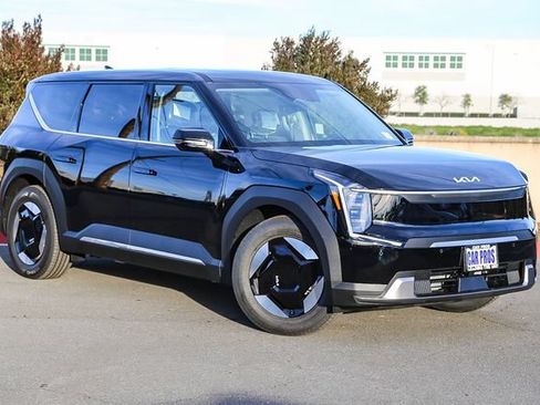 Used 2026 Kia EV9 Light RWD image 2