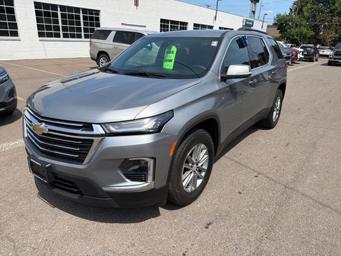 Used 2023 Chevrolet Traverse LT AWD/4WD image 2