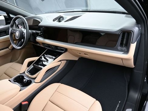 New 2026 Porsche Cayenne Coupe AWD/4WD image 32