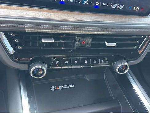 Certified 2025 Chevrolet Tahoe High Country AWD/4WD image 22