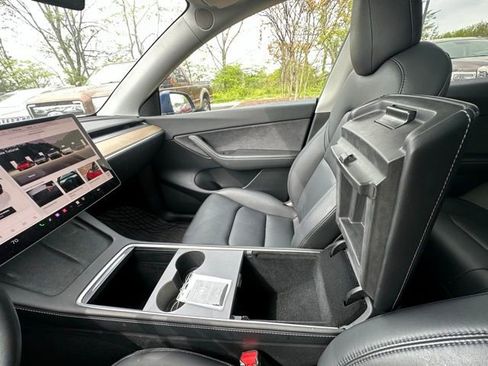 Used 2022 Tesla Model Y Long Range image 24