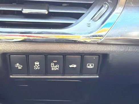 Used 2018 Toyota Avalon Limited image 15