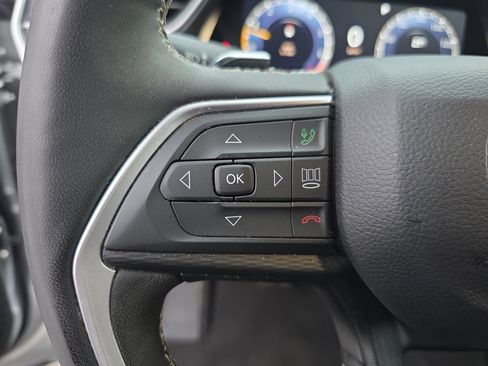 Used 2023 Jeep Grand Cherokee L Laredo image 21