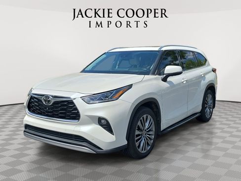 Used 2021 Toyota Highlander Platinum AWD/4WD image 1