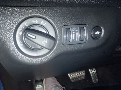 Used 2018 Dodge Challenger GT image 30