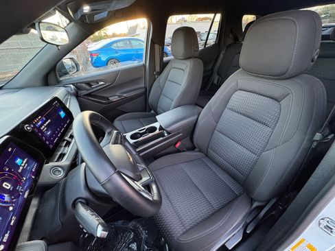 Used 2025 Chevrolet Equinox LT image 35