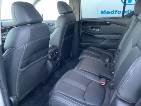 Used 2025 Honda Pilot Touring image 12