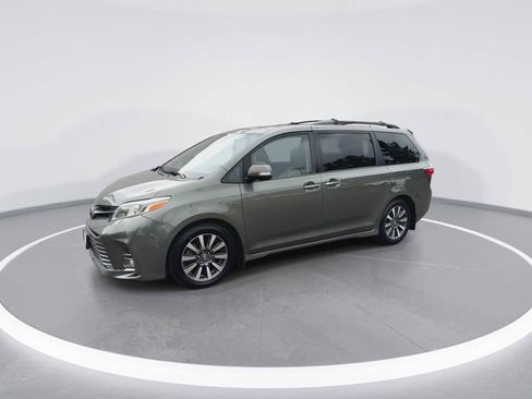 Certified 2020 Toyota Sienna Limited Premium image 4
